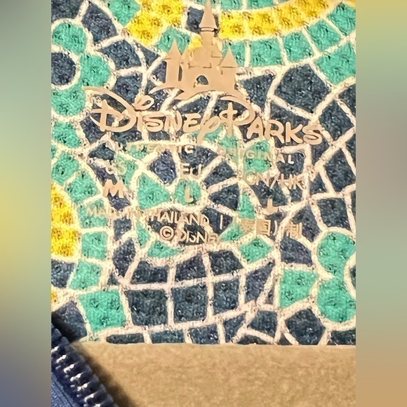 Disney Parks exclusive women’s size medium - Picture 7 of 9